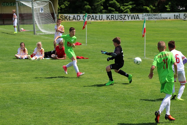 郑钦文迈阿密开门红，连续3年跻身32强，李娜后中国金花首人.